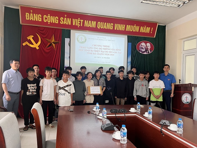 Trường Cao đẳng Luật Miền Bắc kêu gọi giúp đỡ các gia đình chịu ảnh hưởng mưa đá tại Huyện Yên Minh - Hà Giang